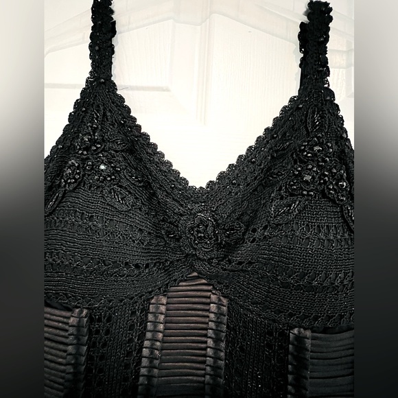 Crochet beaded embellished black tank top - Picture 3 of 5